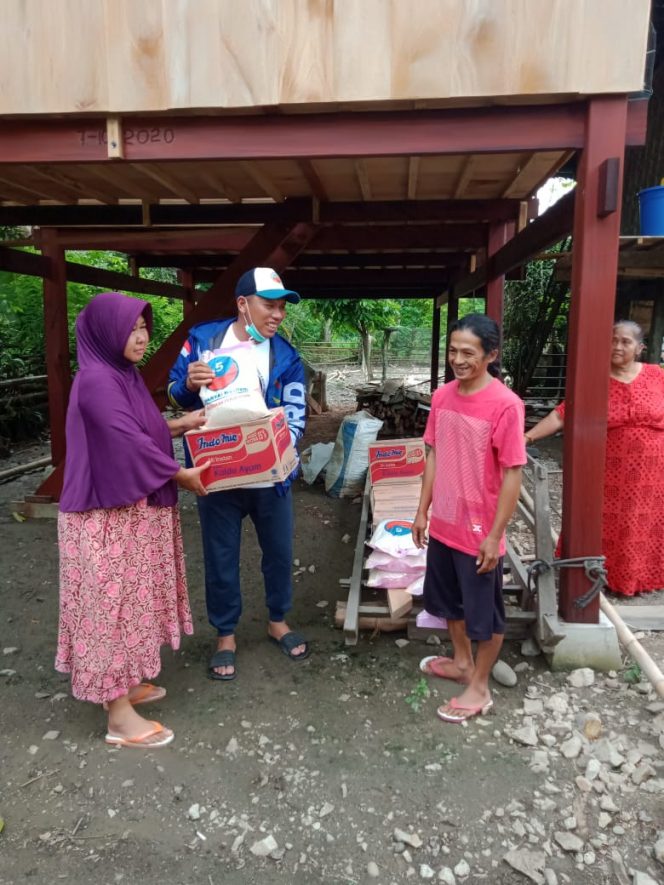 
 Nasdem Peduli dan Yayasan Kebaikan Bersama Bantu 21 KK Korban Banjir di Rappang