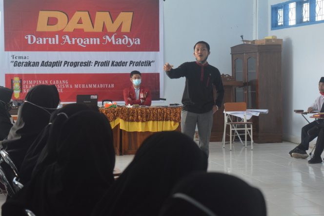 
 AJB Tularkan “Energi Positif” di Forum Darul Arqam Madya IMM Se Indonesia Timur