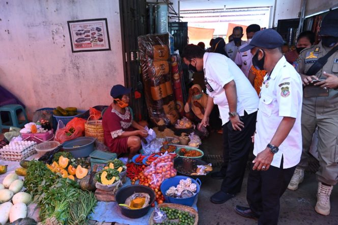 
 Tim Pemantau Inflasi Daerah meninjau harga di Pasar Amparita