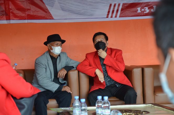 
 Bupati Muslimin Bando memyambut tim Unhas di Kawasan Industri Maiwa, Jumat (2/7/2021).