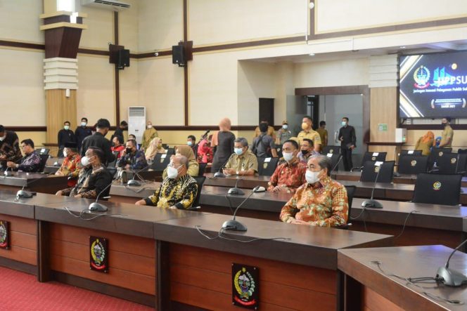 
 ‘Mbah Sijaka’ RS Arifin Nu’mang Raih Penghargaan Gubernur Sulsel