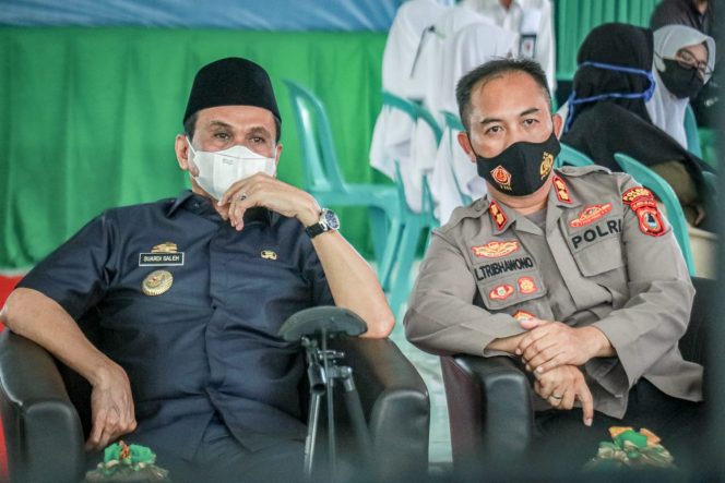 
 Bupati Barru Saksikan Jokowi Buka Vaksinasi Merdeka