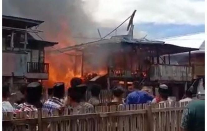 
 Ditinggal Penghuni, Rumah Ludes Terbakar di Amparita