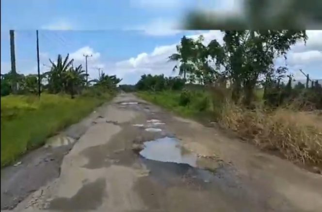 
 Akses Jalan Desa Anabanna Sidrap Semakin Rusak Parah