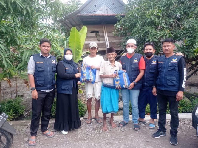 
 NasDem Peduli Sidrap Berbagi di Dusun Tangkoli