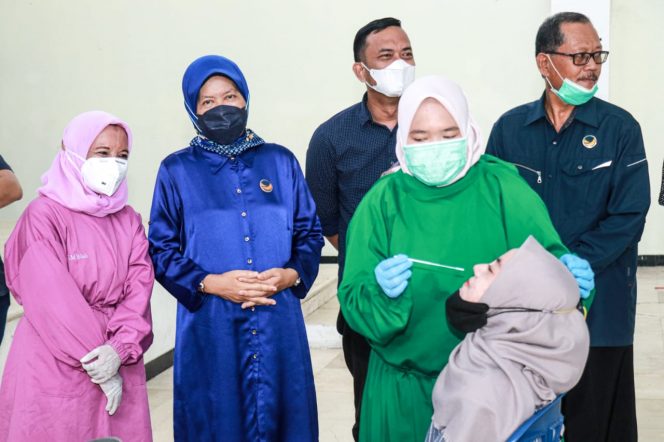 
 Anggota DPR RI Fraksi Nasdem Pantau Rapid Tes Antigen CASN di Islamic Centre Barru