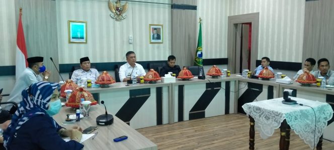 
 Komisi III DPRD Majene ‘Belajar’ Penerimaan Insentif Imam dan Guru Mengaji di Barru