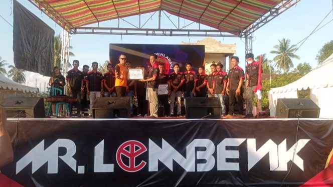 
 Acara perayaan 1 dekade komunitas Mr Lombenk digelar di Lapangan Bulucenrana, Kec Pitu Riase, Sabtu (18/12/2021).
