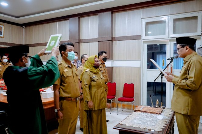 
 2 kepsek di Barru dilantik oleh Bupati Barru, Jumat (4/2/2022)