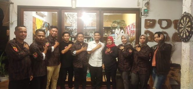 
 Pengurus KBPPP Barru melakukan konsolidasi didi Cafe Wecudai Jalan Asoka, Barru, Rabu (9/2/2022). Rapat dipimpin ketua KBPPP Barru, Akmaluddin