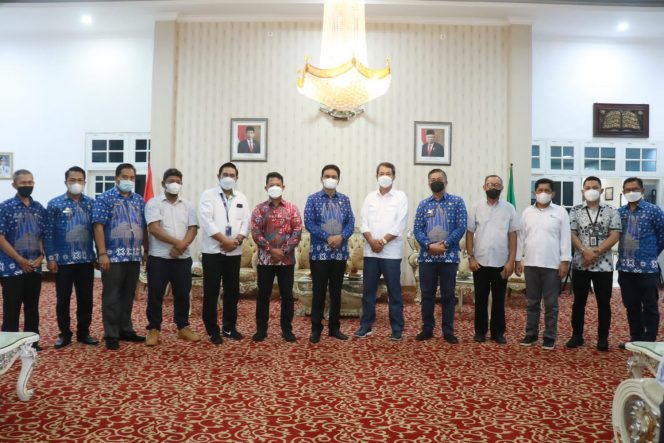
 Komisaris Independen PT Pelindo, Mufti A Mukti saat diterima Bupati Barru, H Suardi Saleh di Rujab Bupati, Kamis (10/2/2022).