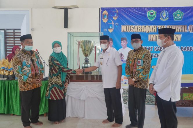 
 Kontingen khafilah Kecamatan Barru meraih juara umum MTQ XXXV tingkat Kabupaten Barru.