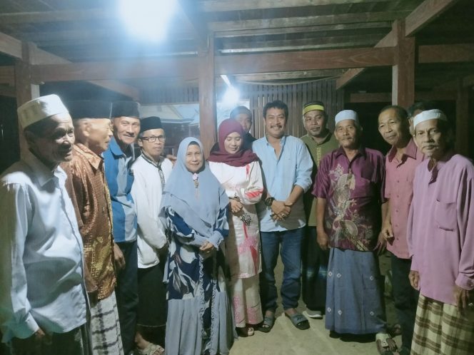 
 Bupati Toli-toli, Amran H Yahya bertemu kerabat dan keluarga saat berkunjung ke Barru.