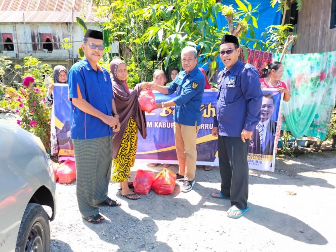 
 DPD Nasdem Kabupaten Barru menyalurkan sembako kepada 25 warga  di Lingkungan Limpomajang, Kelurahan Sumpang Binangae, Kecamatan Barru, Jumat (18/03/2022).