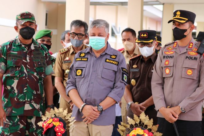 
 Bupati Pinrang, HA Irwan Hamid meresmikan ruang perawatan dan High Care Unit di RSUD Madising Pinrang, Selasa (23/3/2022).