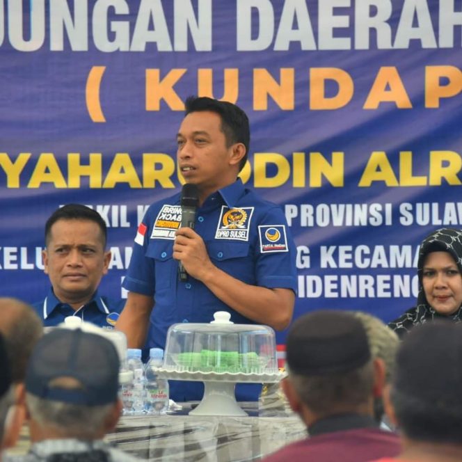 
 Wakil Ketua DPRD Sulsel, H Syaharuddin Alrif dan Anggota DPRD Sidrap, H Ikhsan Rakib menemui warga Kelurahan Majjelling, Ahad (22/5/2022).