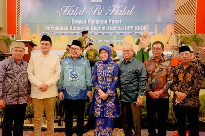 
 Dewan Penasehat KKDB Barru, HM Aksa Mahmud melakukan silaturahmi dengan pemerintah dan masyarakat Barru, di Hotel Claro, Selasa malam (10/5/2022).