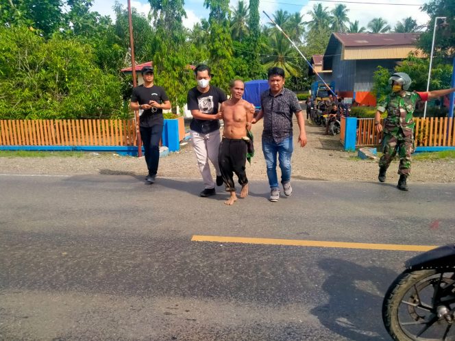 
 Pelaku pemarangan di Sumpang Mango, Sidrap, H Lantong ditangkap aparat setelah melukai Zainal, Rabu (11/5/2022).