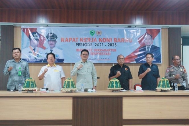 
 Bupati Barru, H Suardi Saleh menghadiri rapat kerja KONI Barru, Kamis (26/5/2022).