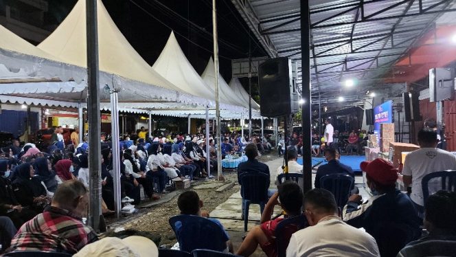 
 Wakil Ketua DPRD Sulsel, H Syaharuddin Alrif menggelar reses dan temu konstituen di Jl Ahmad Yani, Pangkajene, Ahad malam (4/6/2022).