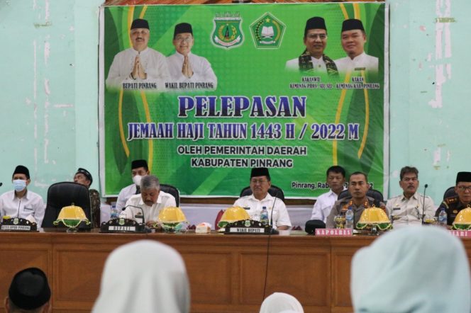 
 164 orang Jemaah Calon Haji asal Kabupaten Pinrang secara resmi dilepas oleh Bupati Pinrang Irwan Hamid di Ruang Pola Kantor Bupati Pinrang, Rabu (8/6/2022).