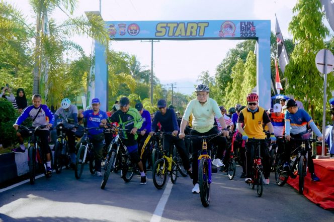 
 Bupati Barru Lepas Ratusan Peserta Fun Bike HUT Bhayangkara ke 76