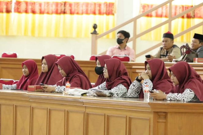 
 Sebanyak 52 orang peserta dari kafilah Musabaqah Tilawatil Qur'an (MTQ) Kabupaten Pinrang secara resmi dilepas Sekreatris Daerah Kabupaten Pinrang, Ir.Budaya Hamid, Rabu (22/6/2022).