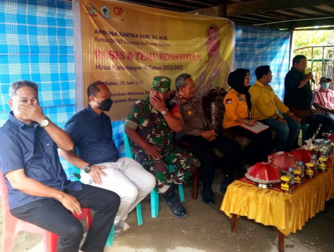 
 Ketua DPRD Sulsel, Andi Ina Kartika saat menemui warga Kecamatan Mallusetasi, Barru.