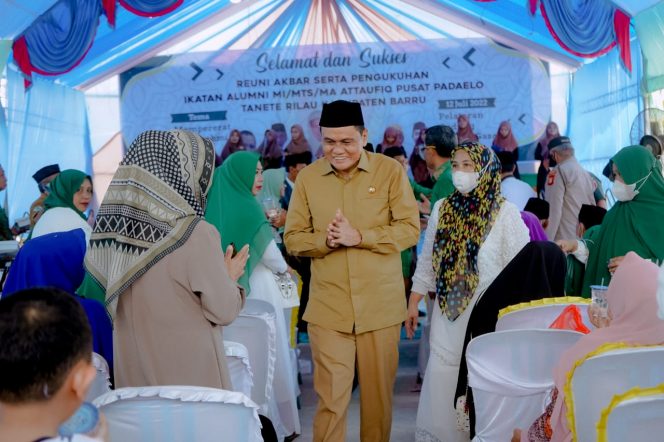 
 Bupati Barru, H Suardi Saleh menghadiri reuni akbar alumni Yayasan Attaufiq Pusat Padaelo, Selasa (12/7/2022).
