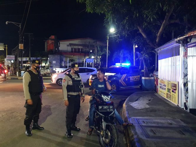 
 Team Respect Satuan Samapta Polres Pinrang,  menggelar Patroli Blue Light di sekitar kota Pinrang, Rabu malam (3/8/2022).