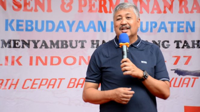 
 Bupati Pinrang, Irwan Hamid membuka lomba pagelaran seni dan permainan rakyat, di Lasinrang Park, Sabtu (6/8/2022).