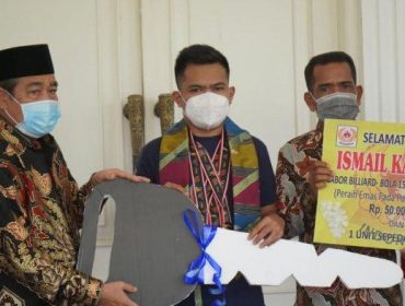 Beginilah acara ceremoni penyerahan bonus kepada atlet PON XX Papua asal Sidrap yang berhasil meraih medali. Sayangnya, hingga kini bonus dan hadiah tak kunjung diberikan.