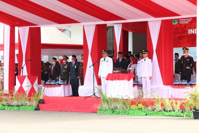 
 Pemerintah Kabupaten Pinrang menggelar Upacara Puncak Peringatan Hari Ulang Tahun Kemerdekaan Republik Indonesia ke-77 tahun 2022 di Halaman Kantor Bupati Pinrang (17/8/2022).
