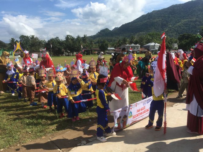 
 Karnaval PAUD yang diikuti ratusan peserta di Lapangan Batili, Enrekang, Senin (29/8/20220.