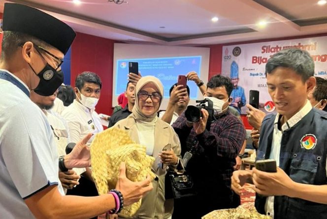 
 Camat Maiwa, Andi Asruddin bertemu Sandiaga Uno dalam  silaturahmi Bija To Maiwang di JILC Makassar , Rabu, (7/9/2022).
