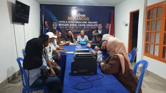 
 Pengurus DPD NasDem Sidrap melakukan konsolidasi internal membahs agenda kunjungan Ketua Umum, Surya Paloh di Makassar.
