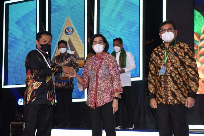 
 Kabupaten Pinrang sebagai salah satu penerima penghargaan dari Menteri Keuangan Sri Mulyani Indrawati, Kamis (22/9/2022) di Ballroom Gedung Dhanapala Kementerian Keuangan Jakarta.