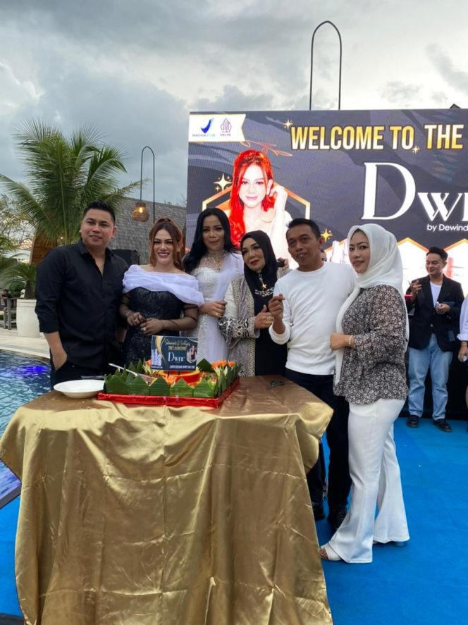 
 Produk kosmetik Dwnr Skin Care melakukan launching produk di Cafe Reza Sidrap, dan dihadiri H Syaharuddin Alrif, Minggu (2/10/2022).