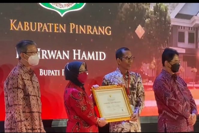 
 Komisi Aparatur Sipil Negara, memberikan Penghargaan bagi Pemerintah kabupaten Pinrang yang dipandang sukses menerapkan Merit Sistem pada pengisian jabatan – jabatan pimpinan tinggi di daerahnya.