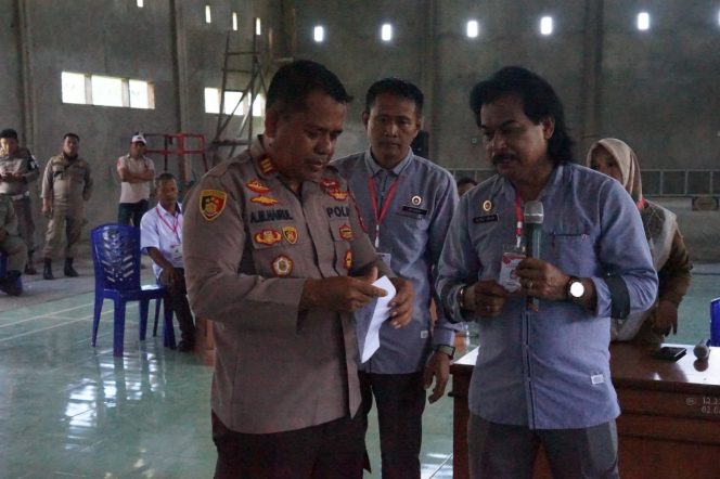 
 Prosea pemilihan Kepala Desa Pengganti Antar Waktu, Desa Talumae, Kec Watang Sidenreng, Senin (17/10/2022) dinilai janggal sejumlah warga setempat.