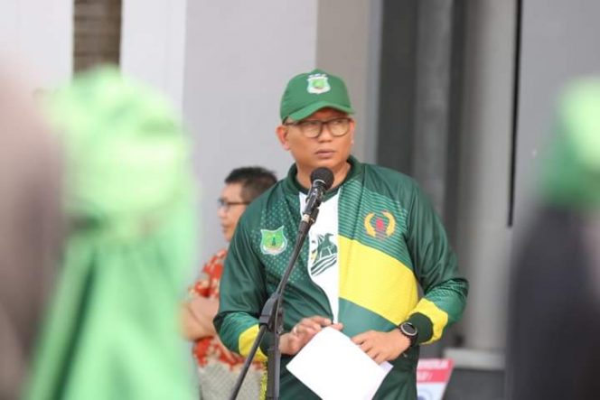 
 Ketua Kontingen Proprov XVII Pinrang, Andi Pawelloi Nawir
