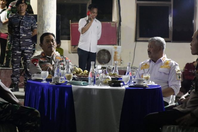 
 Kepala Kepolisian Daerah Provinsi Sulawesi Selatan, Irjen Pol. Nana Sudjana mengunjungi Mako Direktorat Polair yang terletak di Kelurahan Watang Suppa, Rabu (2/11/2022).