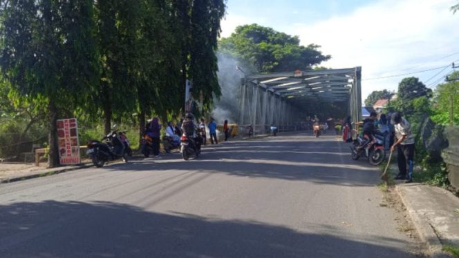 
 Jumat Bersih, Staf Kecamatan Panca Rijang Kerja Bakti