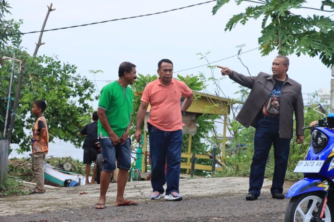 
 TNI Polri dan Pemda Barru Bantu Korban Angin Kencang di Desa Pancana