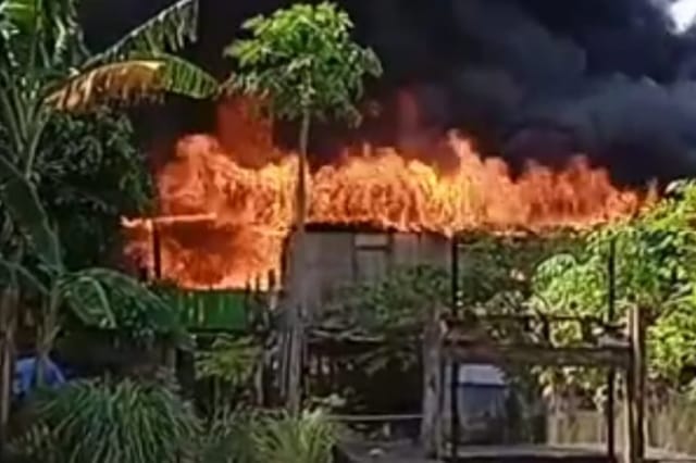 
 Dua Rumah dan Satu Kios Ludes Terbakar di Dua Pitue