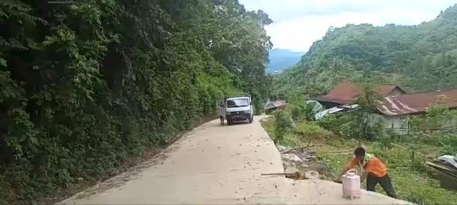 
 Akhirnya, Pemkab Pinrang Buat Jalan Beton di Desa Basseang