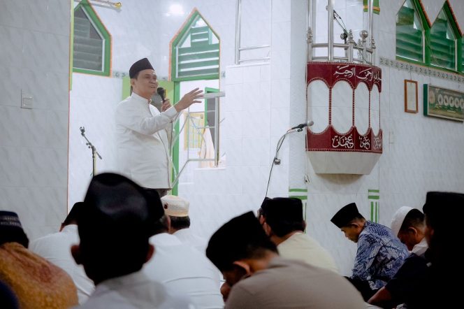 
 18 Ramadhan, Suardi Saleh Kunjungi Masjid Babul Khaer Balusu