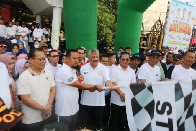 
 Ribuan Warga Pinrang ikut Aksi Anti MAGER Bersama Gubernur