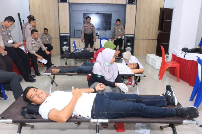 
 Personel Polres Barru Donor Darah Peringati Hari Bhayangkara ke-77