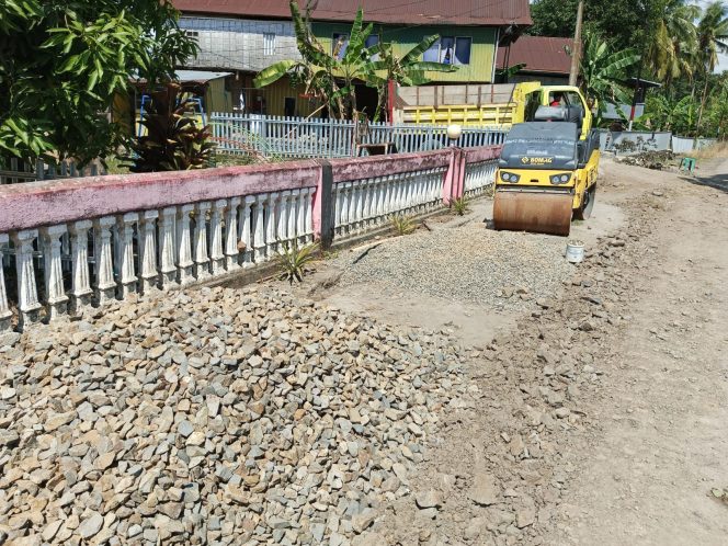 
 Warga Pertanyakan Proyek Tambal Sulam Jalan Bilokka – Wette’e, Material dan Alat Telantar di Lokasi